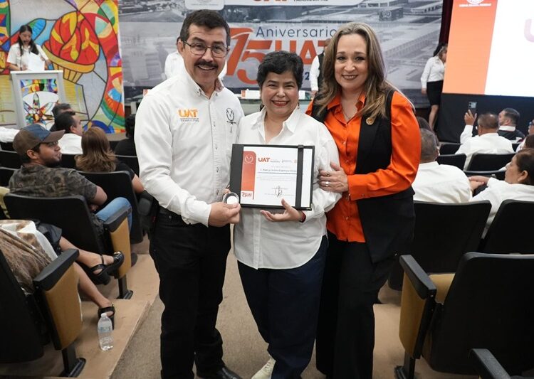 Entrega el rector Dámaso Anaya reconocimientos a jubilados del SUTUAT