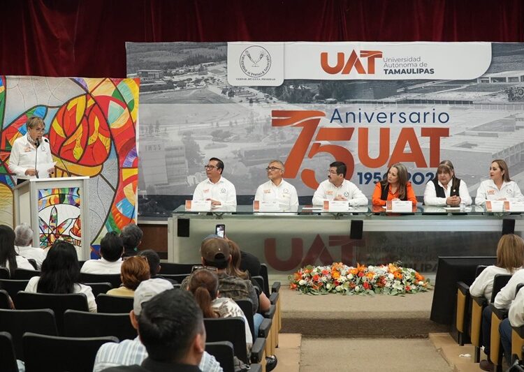 Entrega el rector Dámaso Anaya reconocimientos a jubilados del SUTUAT