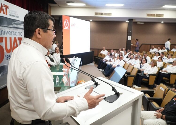 Entrega el rector Dámaso Anaya reconocimientos a jubilados del SUTUAT