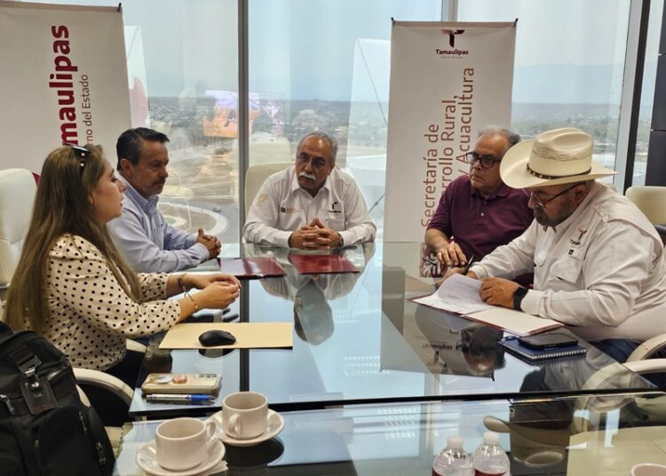 Firman convenio para fomentar actividades productivas en el sector rural
