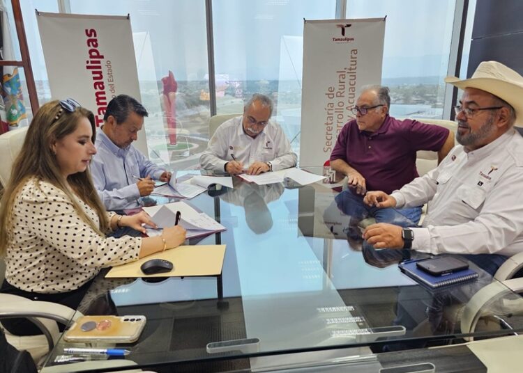 Firman convenio para fomentar actividades productivas en el sector rural