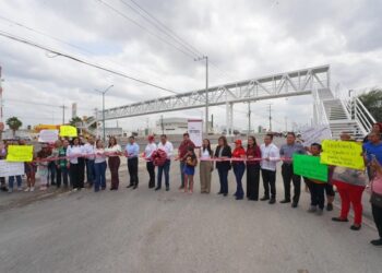Inaugura Carmen Lilia Canturosas puente peatonal en Colinas del Sur