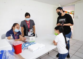 Invita NLD a campaña médica gratuita para niñas y niños en Clínicas UNE