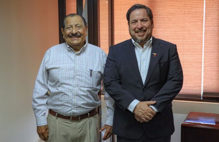 Miguel Ángel Valdez García, se reunió con integrantes del CES del SNTE 30