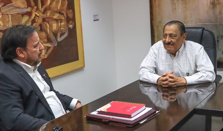 Miguel Ángel Valdez García, se reunió con integrantes del CES del SNTE 30