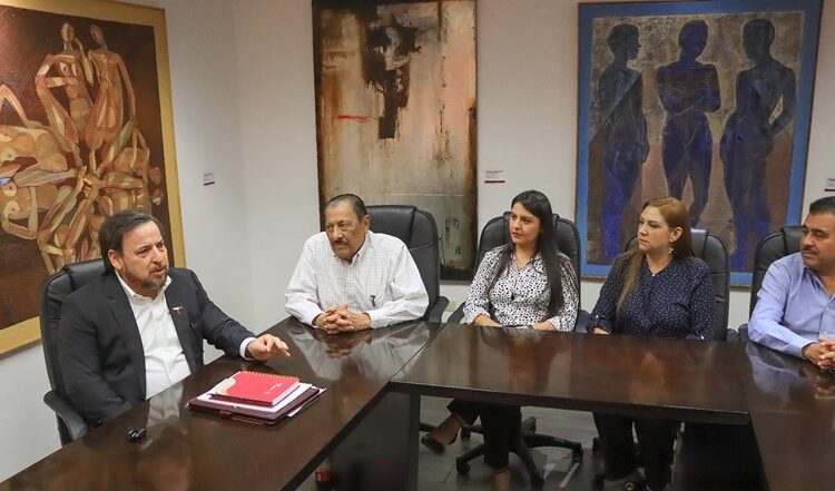 Miguel Ángel Valdez García, se reunió con integrantes del CES del SNTE 30