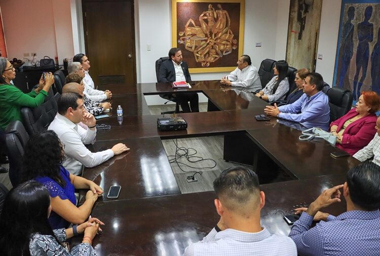 Miguel Ángel Valdez García, se reunió con integrantes del CES del SNTE 30