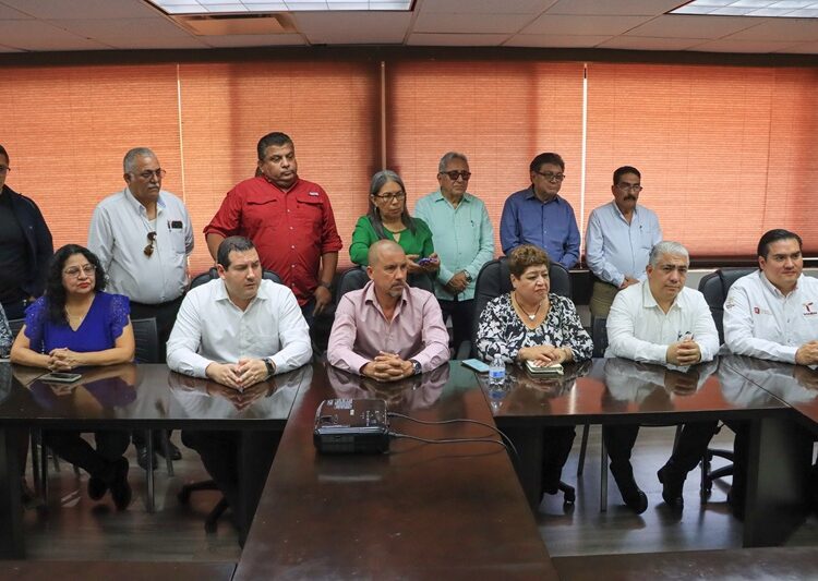 Miguel Ángel Valdez García, se reunió con integrantes del CES del SNTE 30