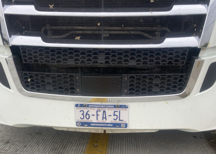 Dos tráileres se impactan en la Monterrey-Nuevo Laredo: un fallecido