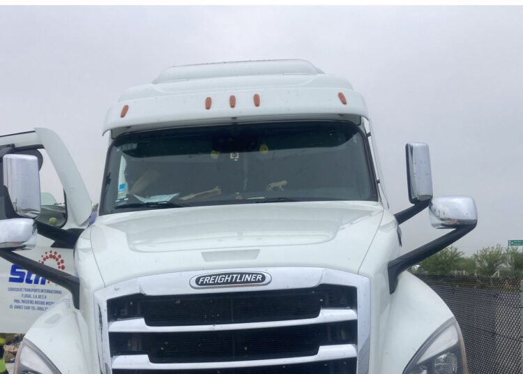 Dos tráileres se impactan en la Monterrey-Nuevo Laredo: un fallecido