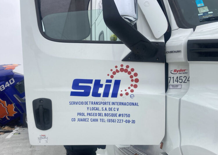 Dos tráileres se impactan en la Monterrey-Nuevo Laredo: un fallecido