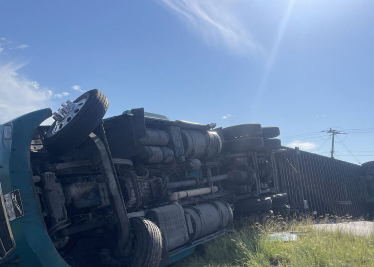 Se voltea trailer en la Monterrey-Nuevo Laredo