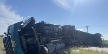 Se voltea trailer en la Monterrey-Nuevo Laredo