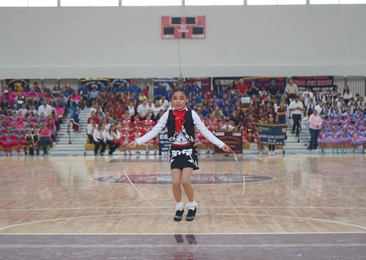 NLD impulsa sus tradiciones con concurso de rondas y salto de cuerda