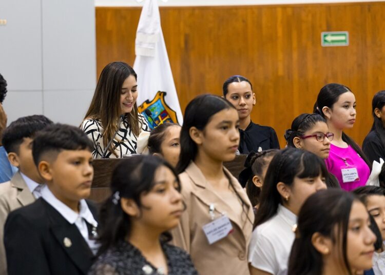 Niños y adolescentes presentan iniciativa en el Congreso