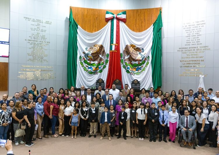 Niños y adolescentes presentan iniciativa en el Congreso