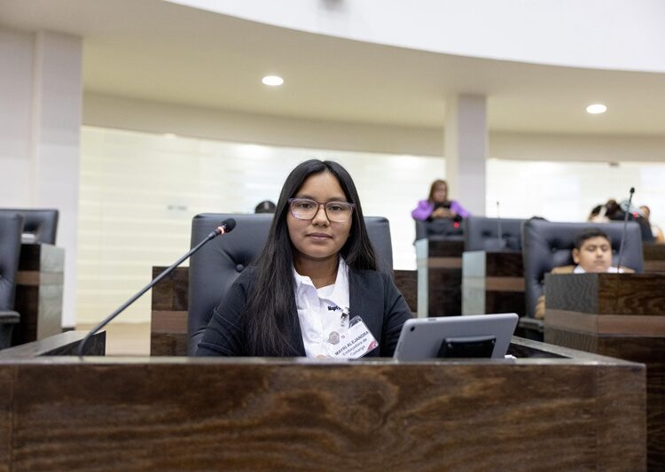 Niños y adolescentes presentan iniciativa en el Congreso