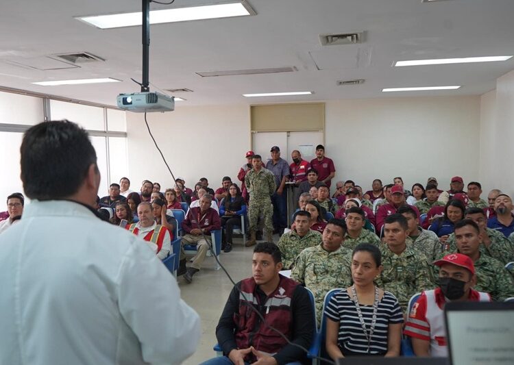 Personal de clínicas UNE se capacita en aplicación de faboterápicos