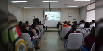 Personal de clínicas UNE se capacita en aplicación de faboterápicos