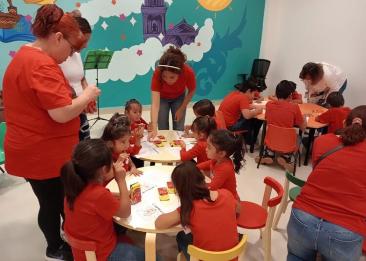 Pintan, juegan y aprenden en la nueva Infoteca municipal