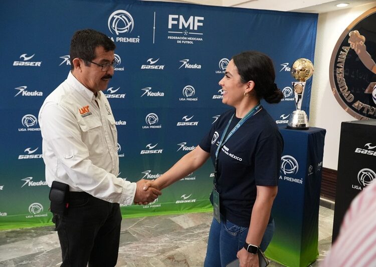 Recibe el rector Dámaso Anaya el Tour del Trofeo de la Liga Premier Mx