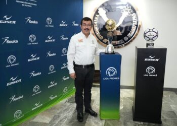 Recibe el rector Dámaso Anaya el Tour del Trofeo de la Liga Premier Mx