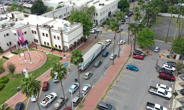 Sale tráiler de NLD con toneladas de ayuda para Reynosa