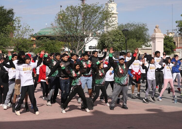 Se suman cientos de neolaredenses a clase nacional de boxeo