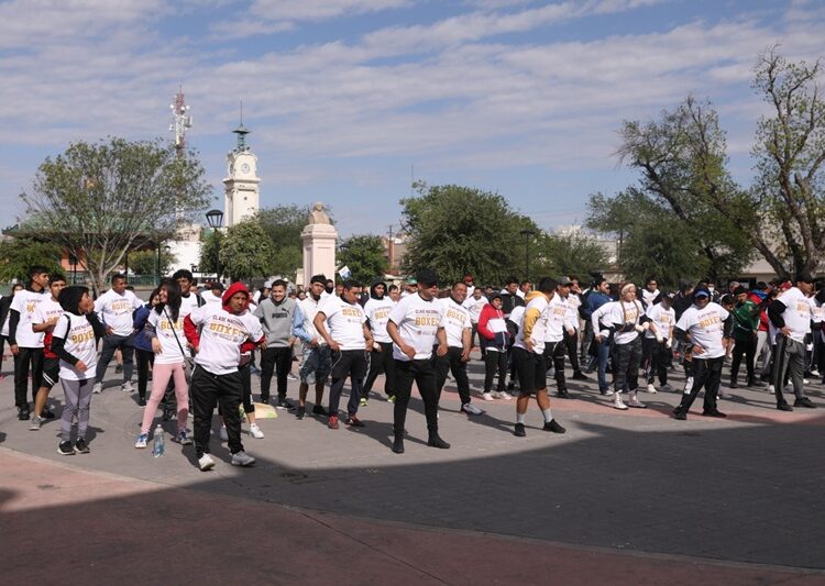 Se suman cientos de neolaredenses a clase nacional de boxeo