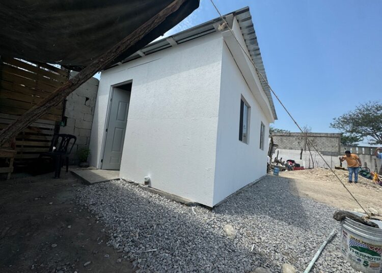 Solidaridad ciudadana y SIAMAR reconstruyen hogar de familia en Victoria