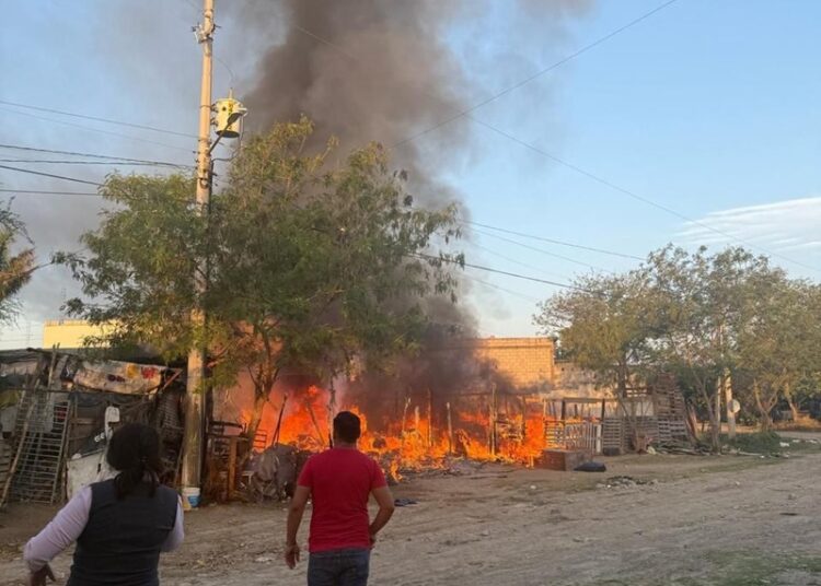 Solidaridad ciudadana y SIAMAR reconstruyen hogar de familia en Victoria