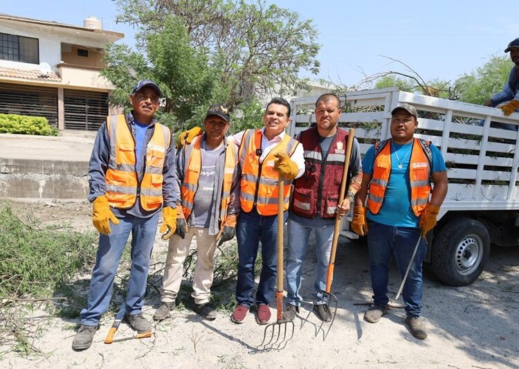 Supervisa alcalde limpieza de dren pluvial