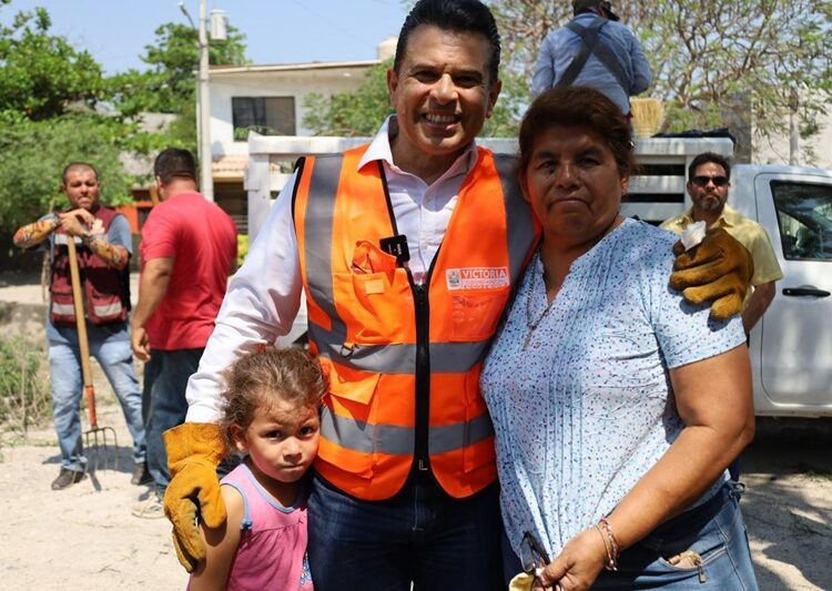 Supervisa alcalde limpieza de dren pluvial
