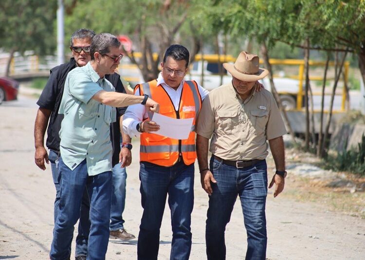 Supervisa alcalde limpieza de dren pluvial