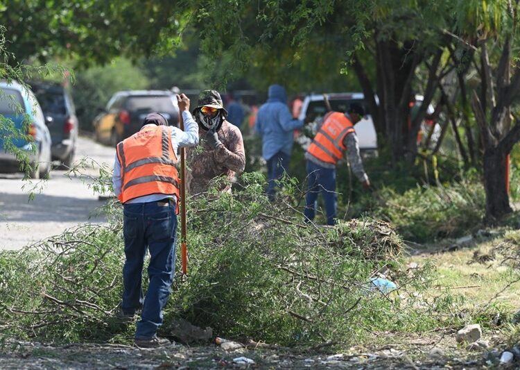 Supervisa alcalde limpieza de dren pluvial