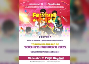 Tochito bandera se juega en la playa en Matamoros