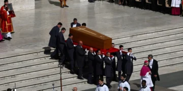 Inició Francisco su último viaje