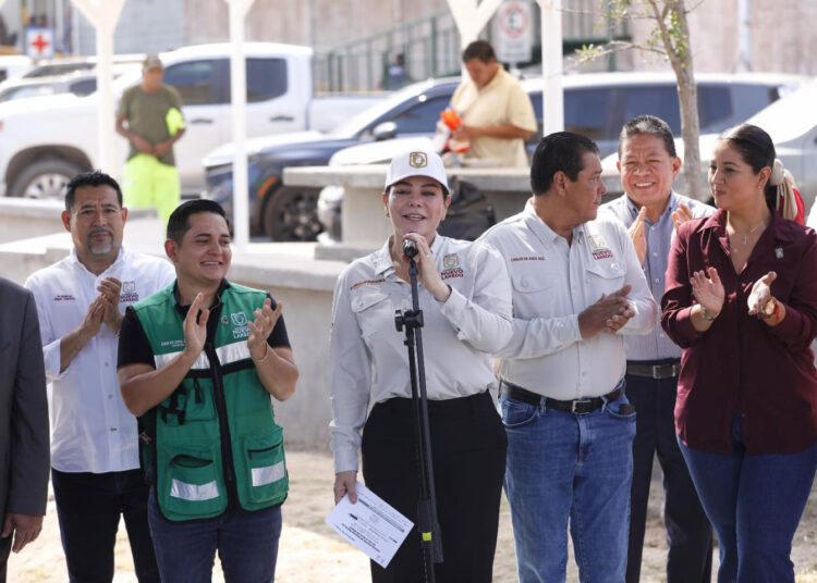 Entrega Carmen Lilia obras que mejoran la calidad de vida de familias en NLD