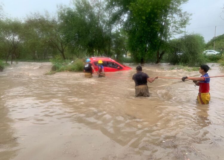 Brinda PC Victoria asistencia oportuna a la población durante torrencial lluvia.