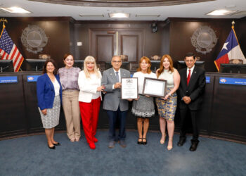 Fortalece Carmen Lilia lazos con Laredo, Texas