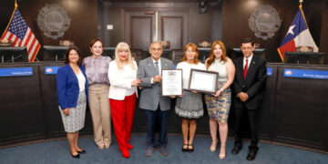 Fortalece Carmen Lilia lazos con Laredo, Texas