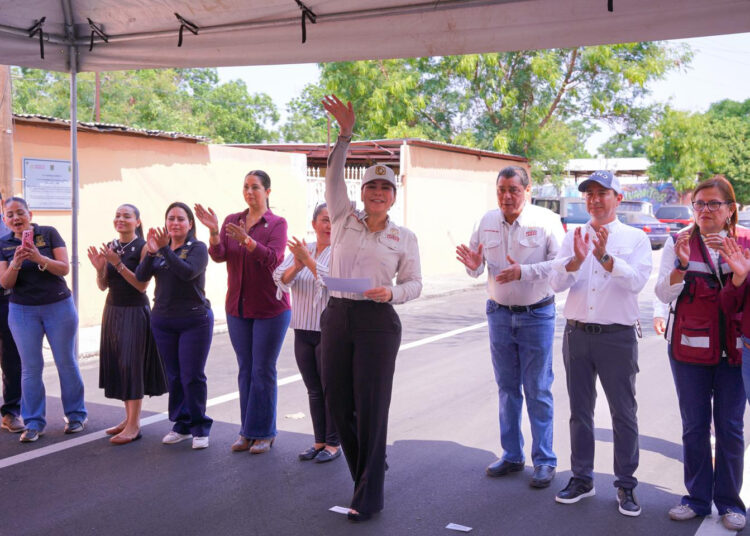 Entrega Carmen Lilia obras que mejoran la calidad de vida de familias en NLD