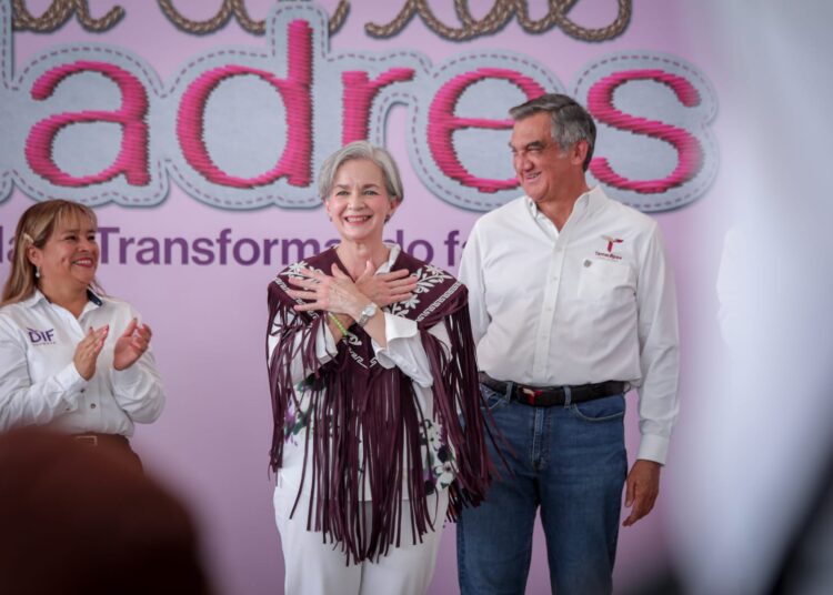 Les cumplen Américo y María a las familias de Jaumave