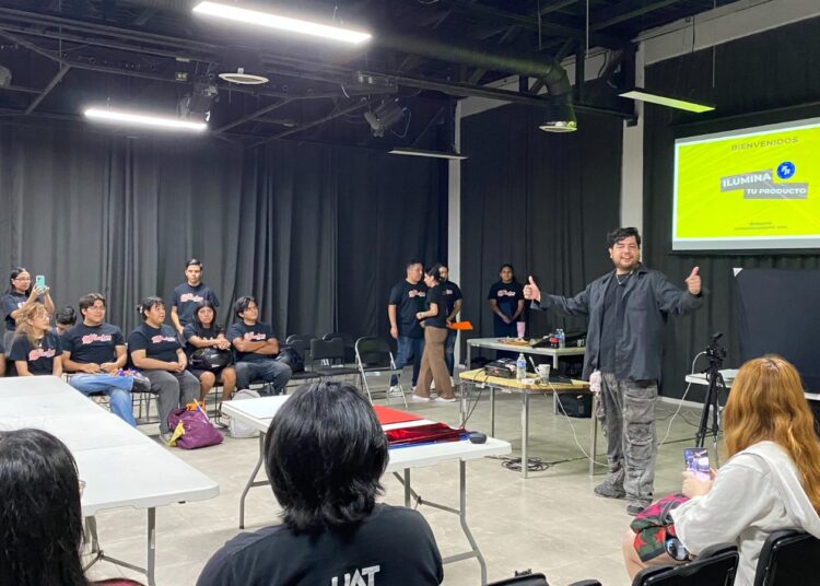 Arranca con fuerza “Yo Comunico Digital 9.0” en la FDCSV de la UAT