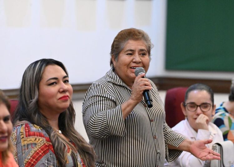 Victoria reconoce acto heroico de bombero