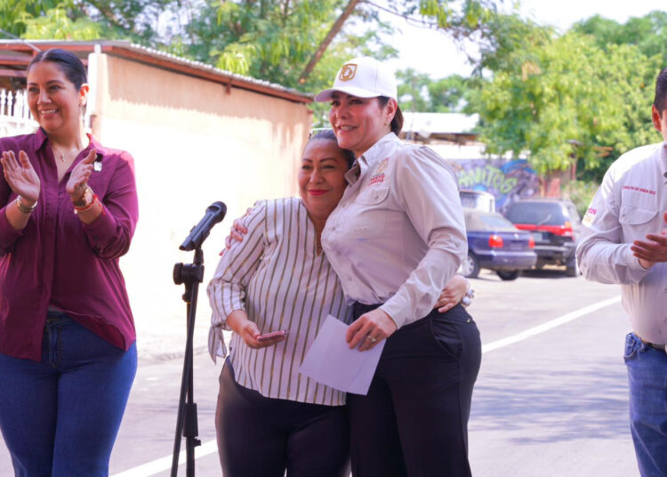 Entrega Carmen Lilia obras que mejoran la calidad de vida de familias en NLD