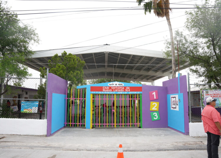 Carmen Lilia entrega obras en escuelas al poniente de NLD