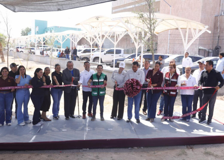 Entrega Carmen Lilia obras que mejoran la calidad de vida de familias en NLD