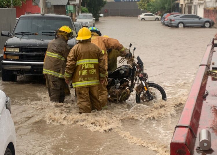 Brinda PC Victoria asistencia oportuna a la población durante torrencial lluvia.