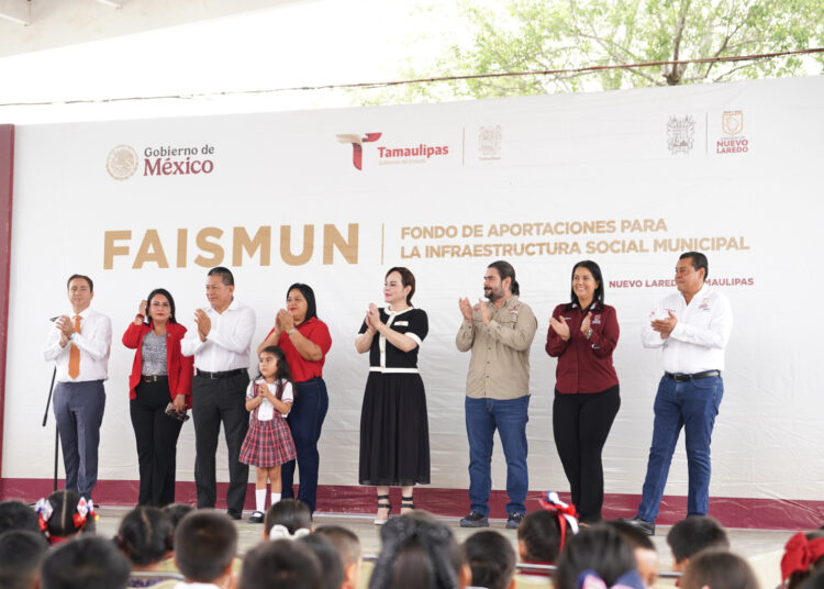 Carmen Lilia entrega obras en escuelas al poniente de NLD